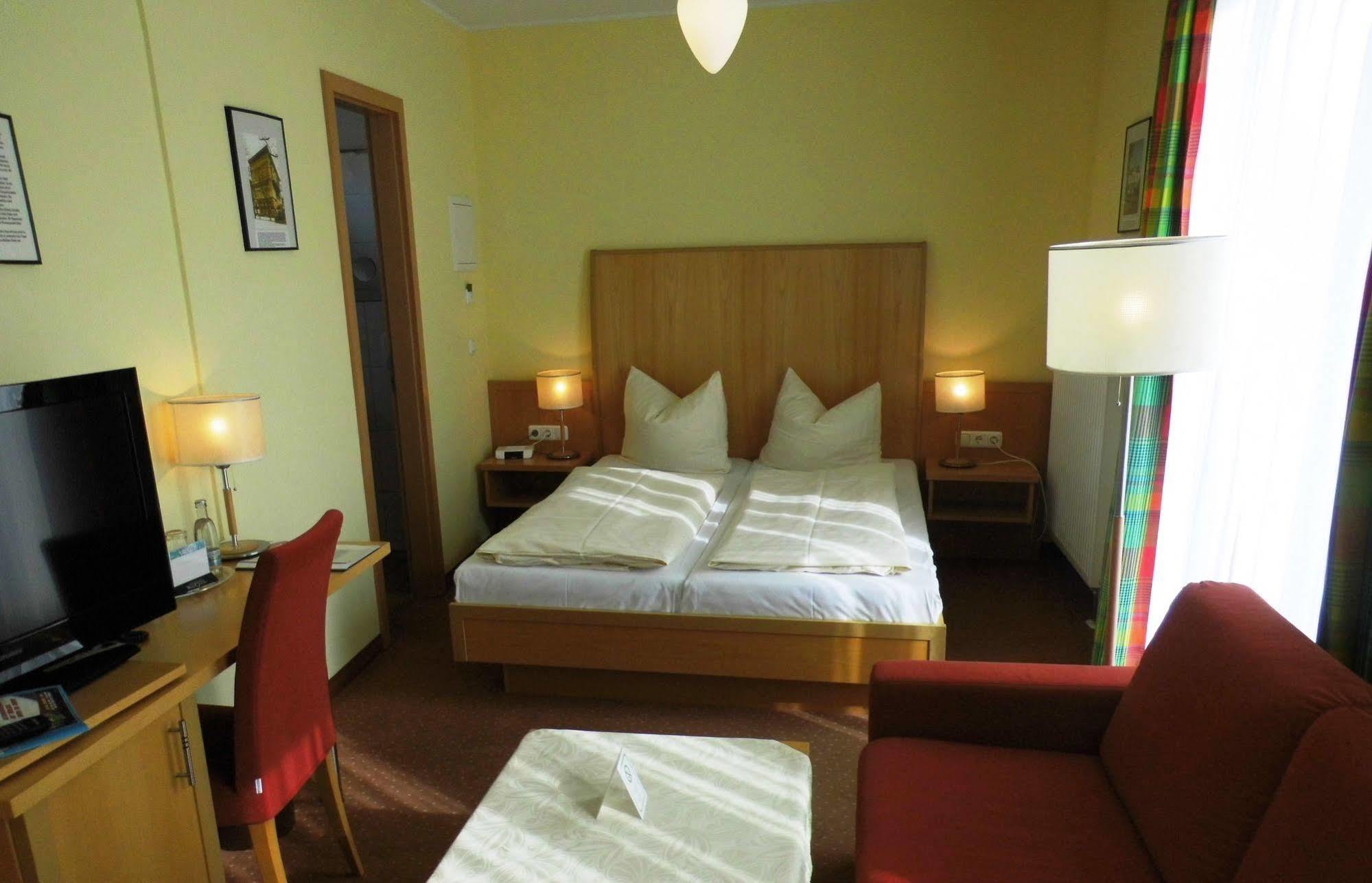 Hotel Erbenhof Ваймар Екстериор снимка