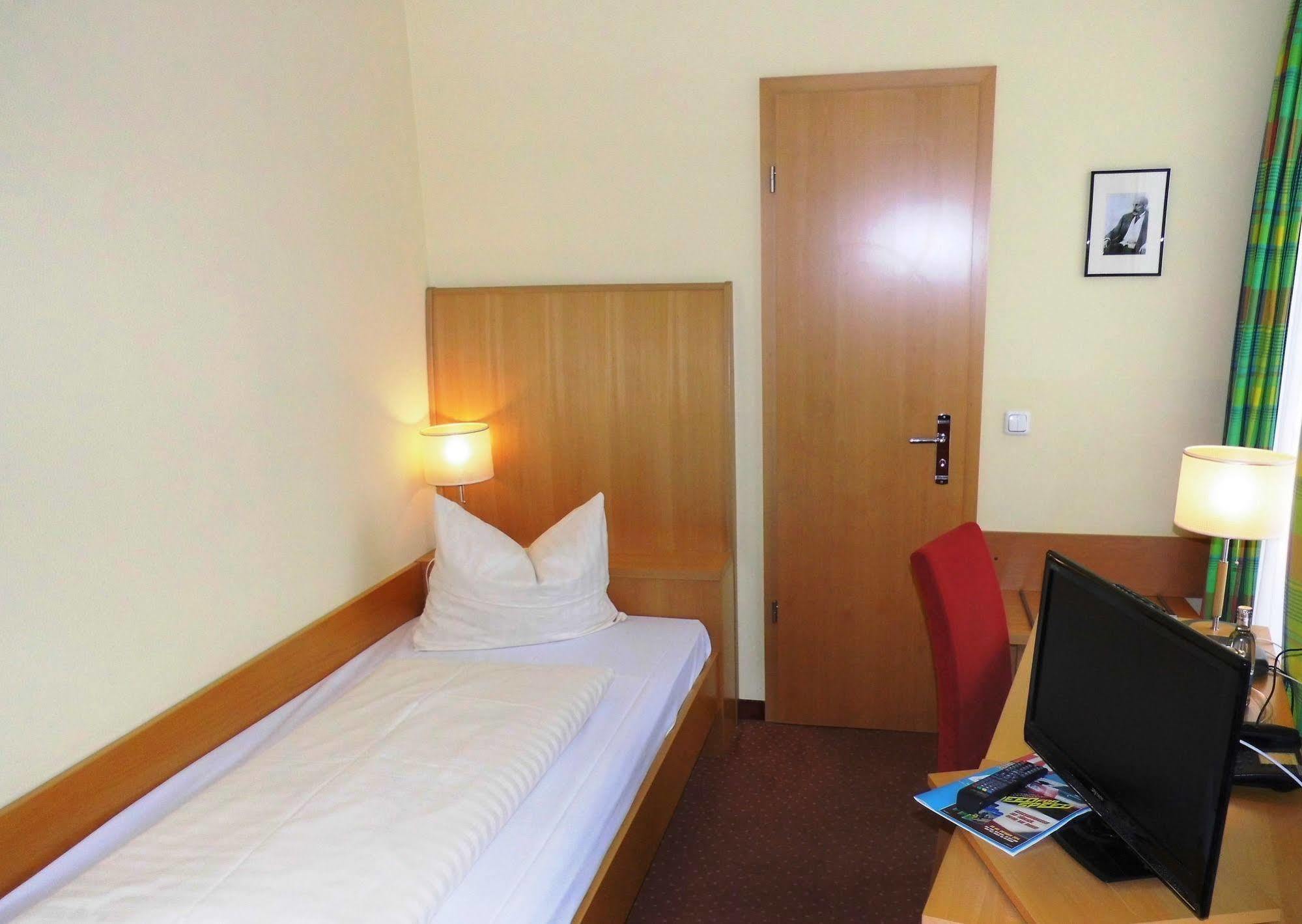 Hotel Erbenhof Ваймар Екстериор снимка