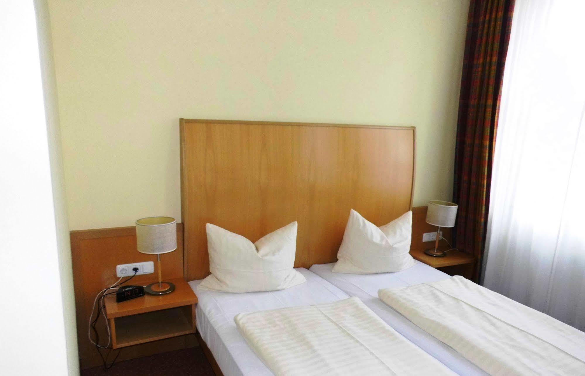 Hotel Erbenhof Ваймар Екстериор снимка